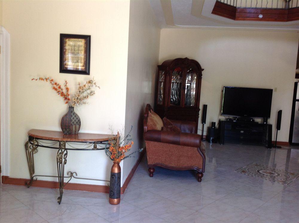 Cazwin Villas Teluk Montego Bagian luar foto