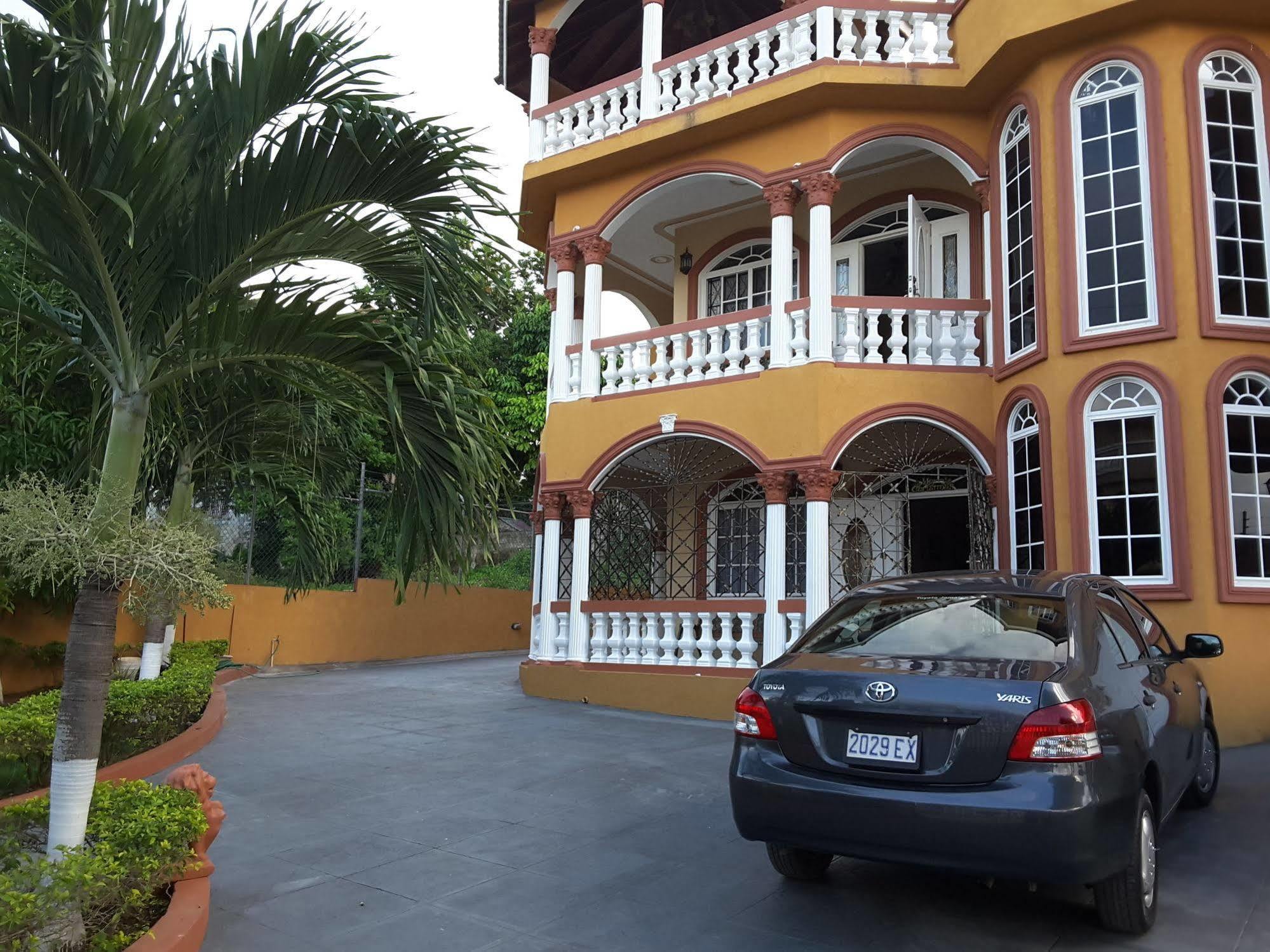 Cazwin Villas Teluk Montego Bagian luar foto